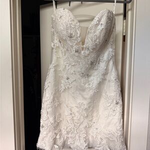 Elegant Lace Strapless Wedding Dress